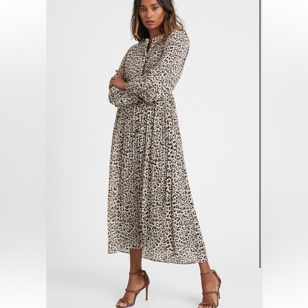 Banana Republic Black and Cream Long Sleeve Dress